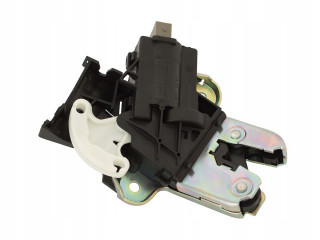 ZAMEK ЗАСЛОНКИ BAGAŻNIKA VW Passat B6 2005-  4F5827505C, 4F5827505D   Dlaauta  