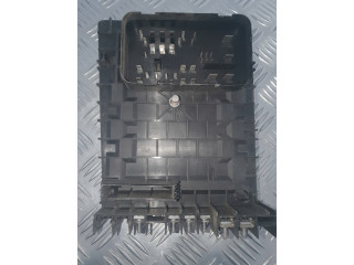Блок предохранителей vw touran 1k0937125a    Volkswagen      
