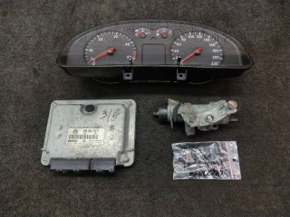 Комплект блоков управления passat b5 1.9 tdi 038906018p  038906018P, 3B1919880C  Bosch 