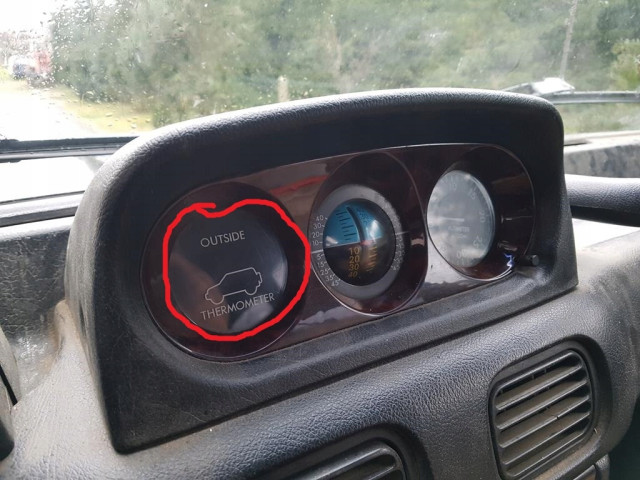 Přístrojová deska  Hyundai     OUTSIDE, THERMOMETER 