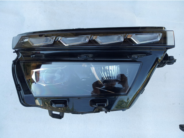 Skoda kamoq lampa  led правое  658941016b  