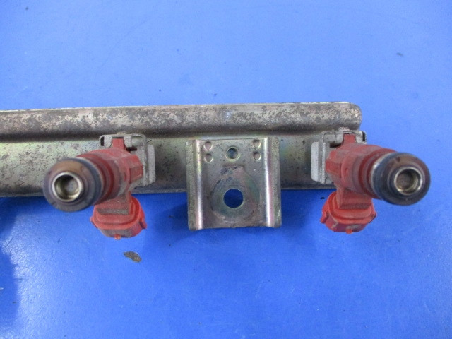 Vstřikovací lišta  16600-9F600, 166009F600  Nissan       pro benzínový motor