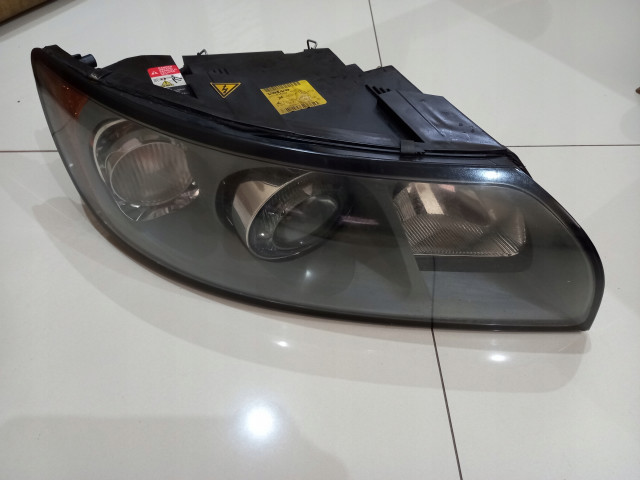 Lampa reflektor правое volvo v50 04-07r xenon prawe 