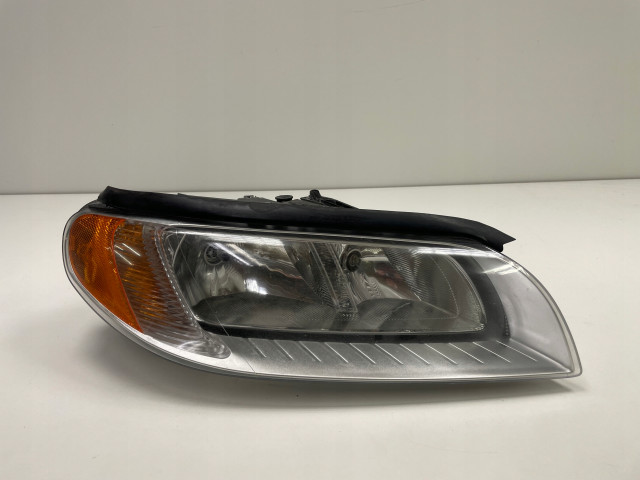 Lampa правая  volvo s80 v70 xc70 zwykła Правое 