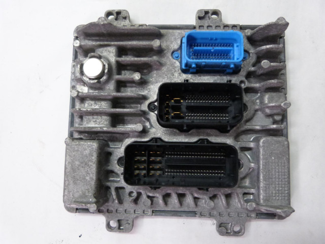 Opel corsa e 1.3 cdti блок управления двигателем   55489904 KOMPUTER   