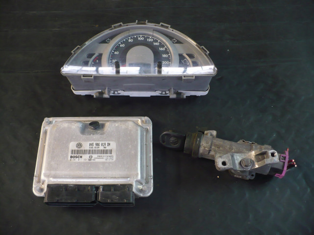 Комплект блоков управления vw fox 1.4tdi  045906019BN  Bosch 