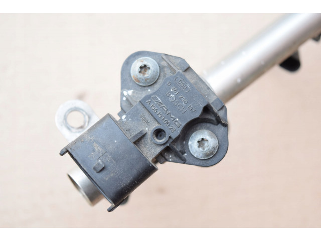 Vstřikovací lišta  1561530028, 1560701895  Mercedes-Benz       pro benzínový motor