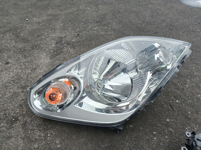 Suzuki splash 08-12 r. lampa правое    