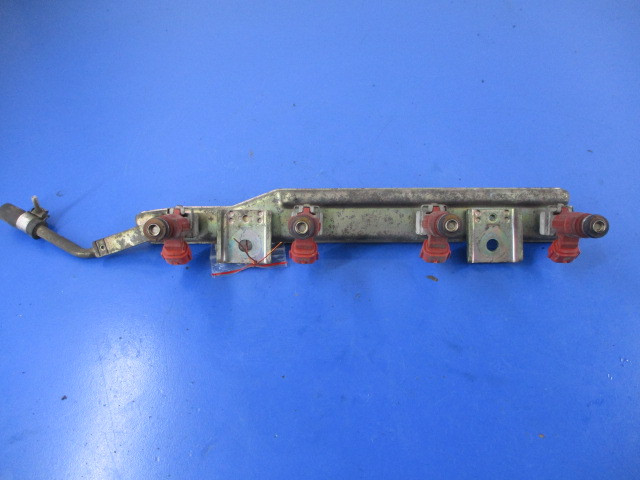 Vstřikovací lišta  16600-9F600, 166009F600  Nissan       pro benzínový motor