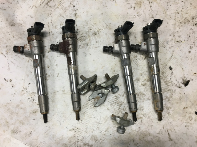 Форсунка renault 1.5 bluedci 0445110800     Bosch    