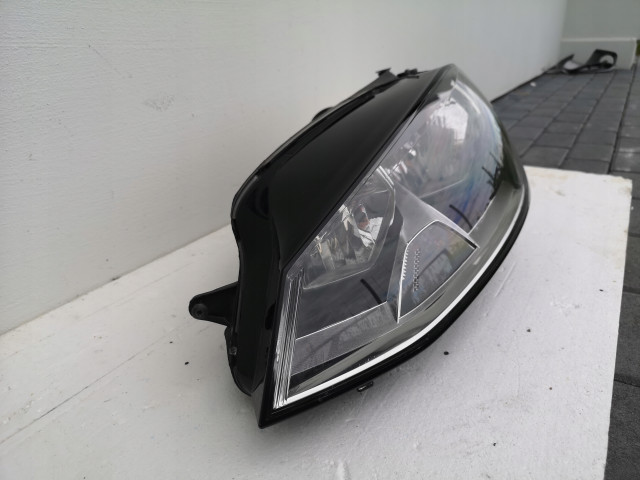 Lampa przednia vw golf 7  Левый 