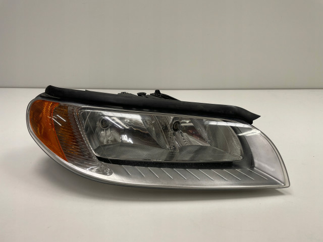 Lampa правая  volvo s80 v70 xc70 zwykła Правое 