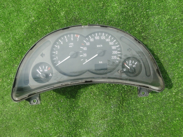 Opel Corsa C ПАНЕЛЬ ПРИБОРОВ СПИДОМЕТР тахометр  09166813, 09166813FK 09166813          