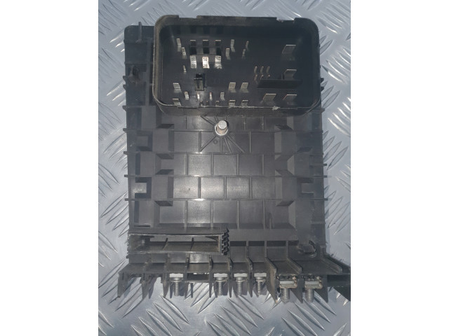 Блок предохранителей vw touran 1k0937125a    Volkswagen      