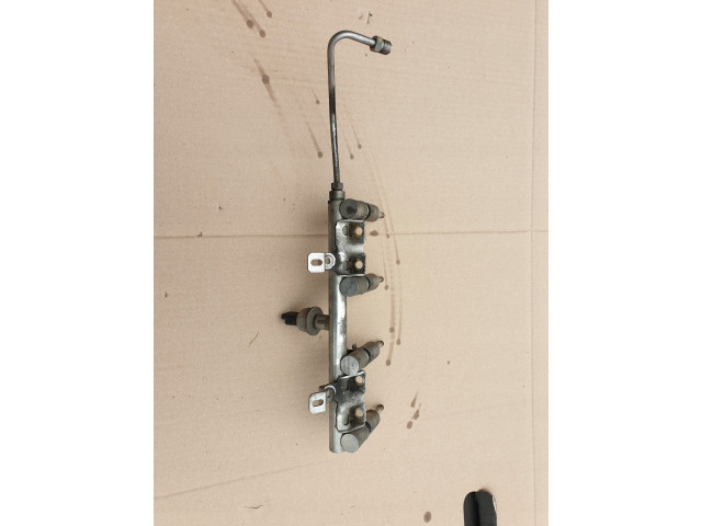 Vstřikovací lišta  V756805180  Peugeot       pro benzínový motor