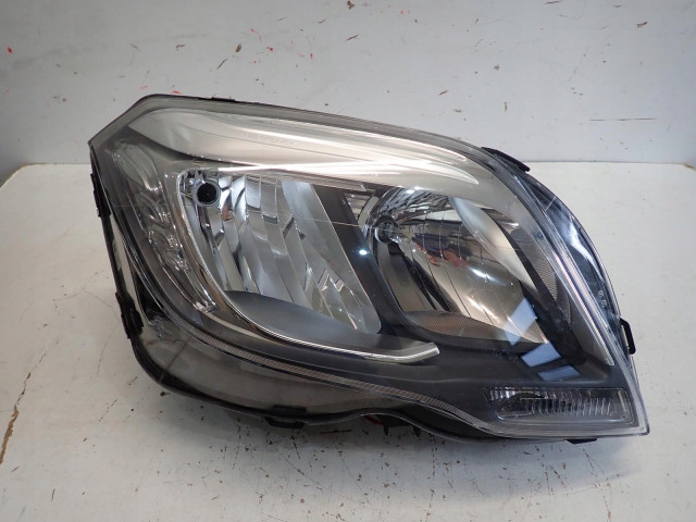 Lampa  правая mercedes gla w204  2012- Правое 