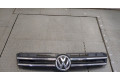 Решетка радиатора  Volkswagen Touareg 2010-2014          