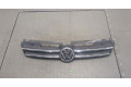 Решетка радиатора  Volkswagen Touareg 2010-2014          