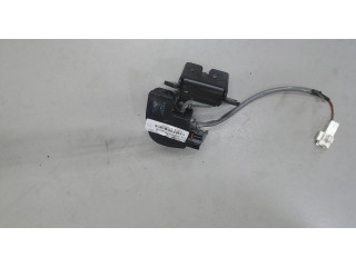 Замок багажника  Toyota Corolla Verso 2002-2004       