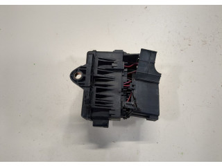 Блок предохранителей  Toyota RAV 4 2000-2005      86602010, 8266342050, 8266242140   4  2