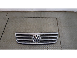 Решетка радиатора  Volkswagen Touareg 2007-2010          