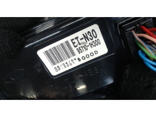 Дисплей бортового компьютера  Nissan Elgrand 1997-2002 957101H300        