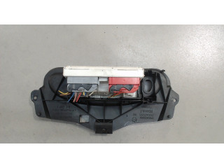Дисплей бортового компьютера  Renault Megane 1996-2002 8200028364A        