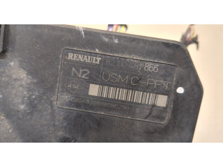 Блок предохранителей  Renault Scenic 2003-2009      8200481866   