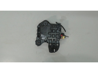 Блок реле  Peugeot 208         1