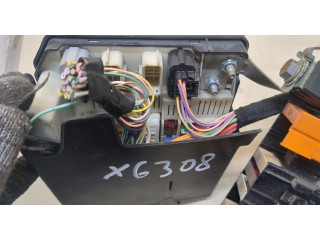 Блок предохранителей  Renault Scenic 2003-2009      8200481866   