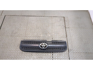 Решетка радиатора  Toyota RAV 4 2000-2005          