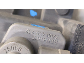 Фара передняя  Nissan Navara 2005-2015 левая 