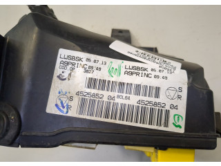 Блок предохранителей  Peugeot 208      452585204   1.2