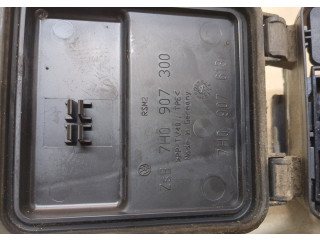 Блок предохранителей  Volkswagen Transporter 5 2003-2009         