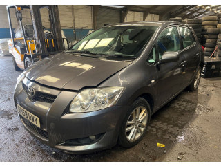 Фара передняя  Toyota Auris E15 2006-2012 правая 