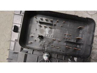 Блок предохранителей  Volkswagen Golf Plus      28304630O   