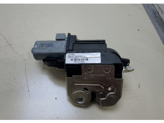 Замок багажника  Volkswagen Touareg 2010-2014       