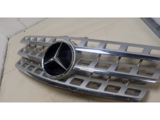 Решетка радиатора  Mercedes ML W164 2005-2011          