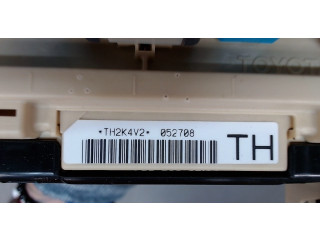 Блок реле  Toyota Camry V40 2006-2011      8273033830     2.4