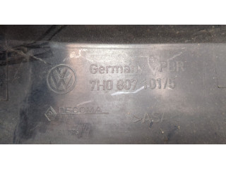 Решетка радиатора  Volkswagen Transporter 5 2003-2009          7H0853653
