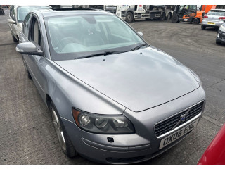 Решетка радиатора  Volvo S40 2004-           