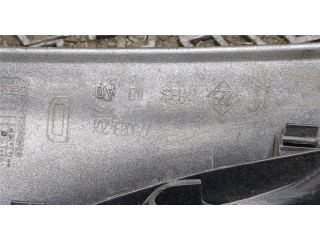 Решетка радиатора  Renault Megane 1996-2002          1.6 7701367995