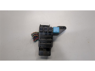 Блок реле  Pontiac Vibe 1 2002-2008      88972394     1.8