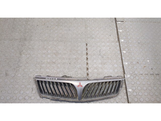 Решетка радиатора  Mitsubishi Carisma          XR245616