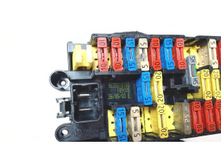 Блок предохранителей  Peugeot 406 1999-2004      9635518180    