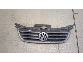 Решетка радиатора  Volkswagen Touran 2003-2006          