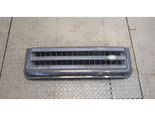 Решетка радиатора  Land Rover Discovery 2 1998-2004          AWR3633