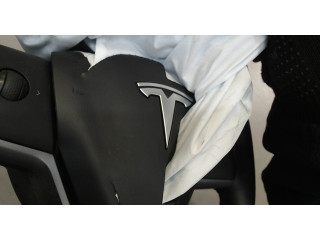 Руль  Tesla Model 3            108568200b