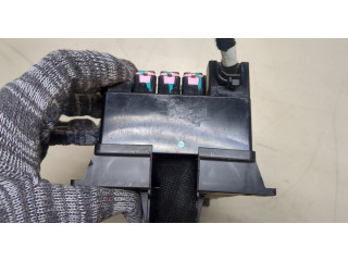 Блок предохранителей  Buick Encore 2016-      42710979   
