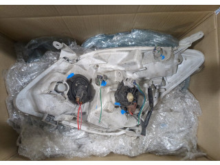 Фара передняя  Toyota Corolla Verso 2002-2004 правая 
